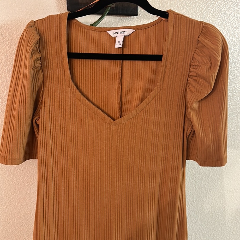 Beautiful dress - Picture 3 of 3